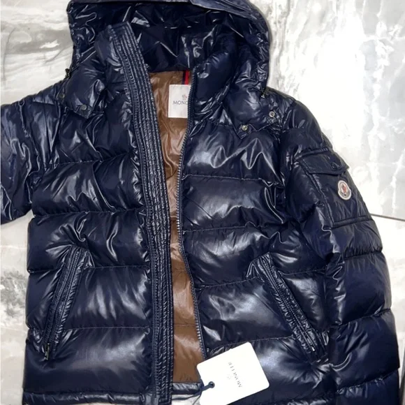 Sell for 1500 if u pick up in mtl text me 5146998726 brand new size M 2022 - Picture 7 of 7